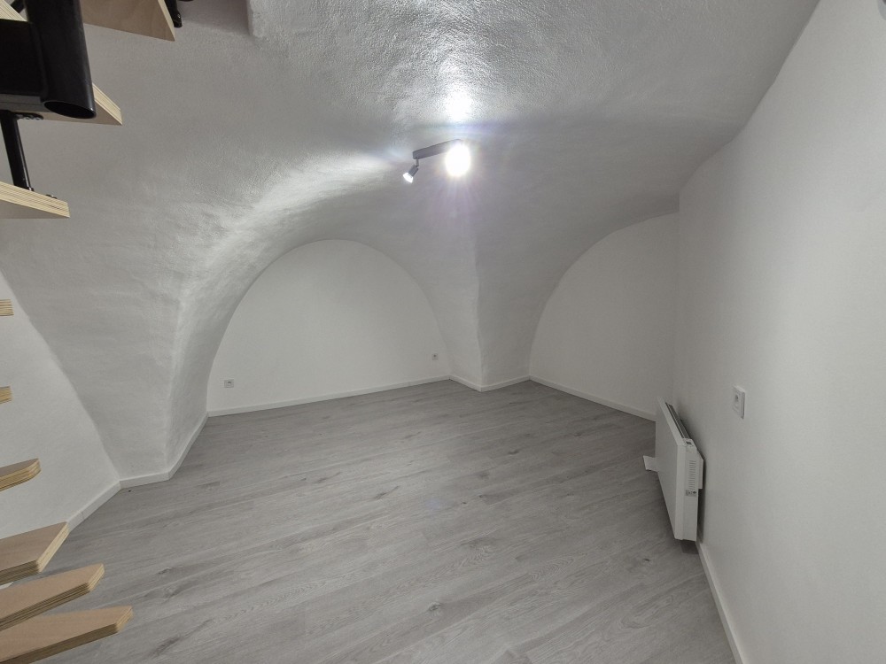 Studio Apt (84400)