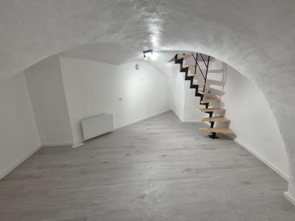 Studio Apt (84400)