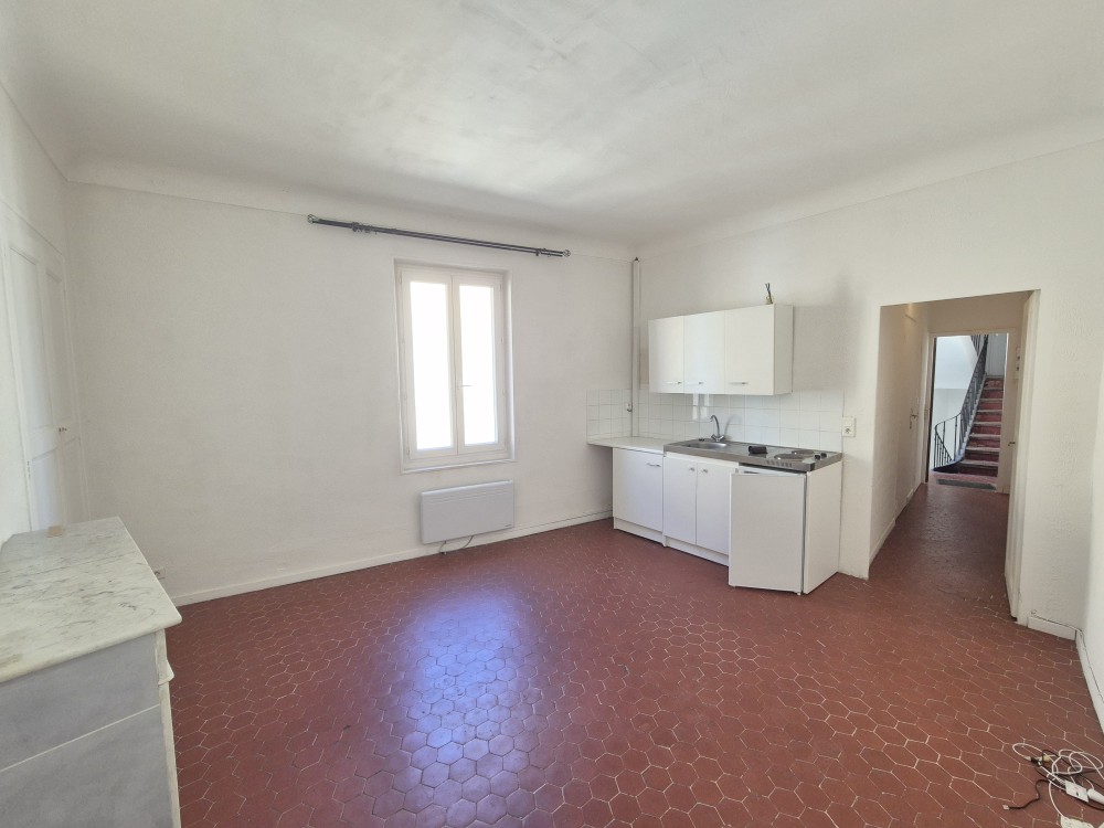 Studio Apt (84400)