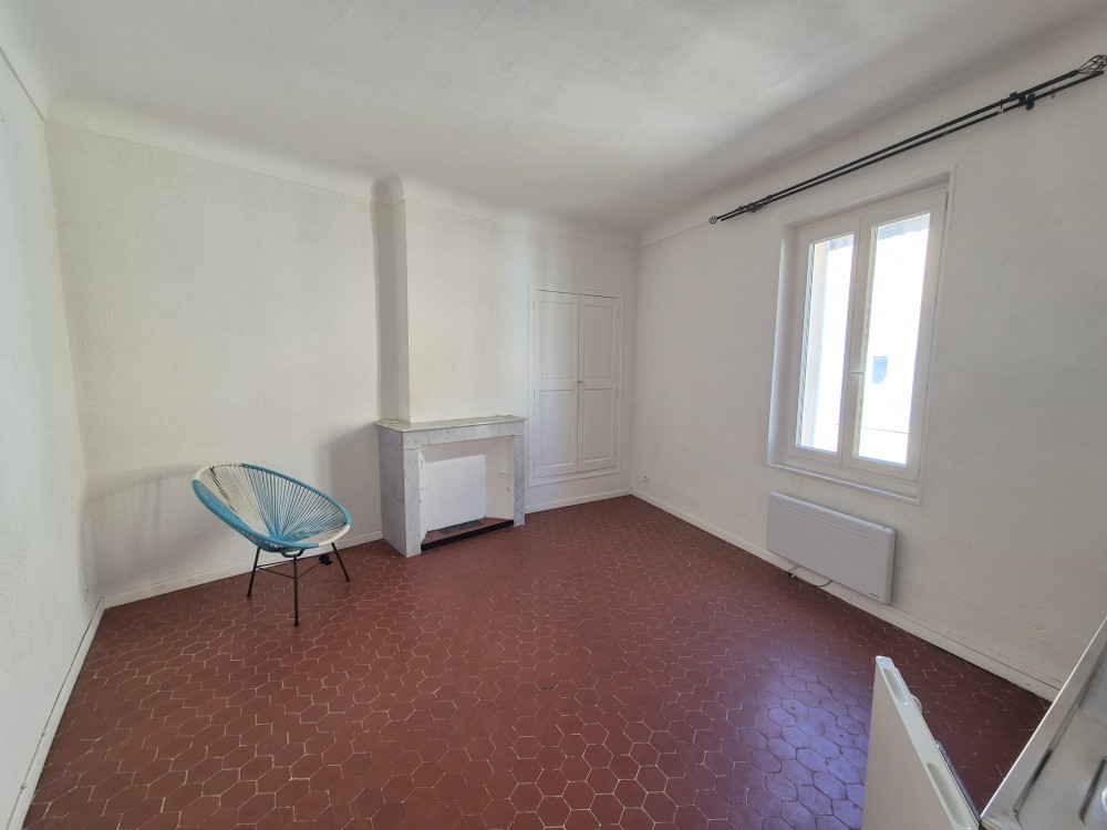 Studio Apt (84400)