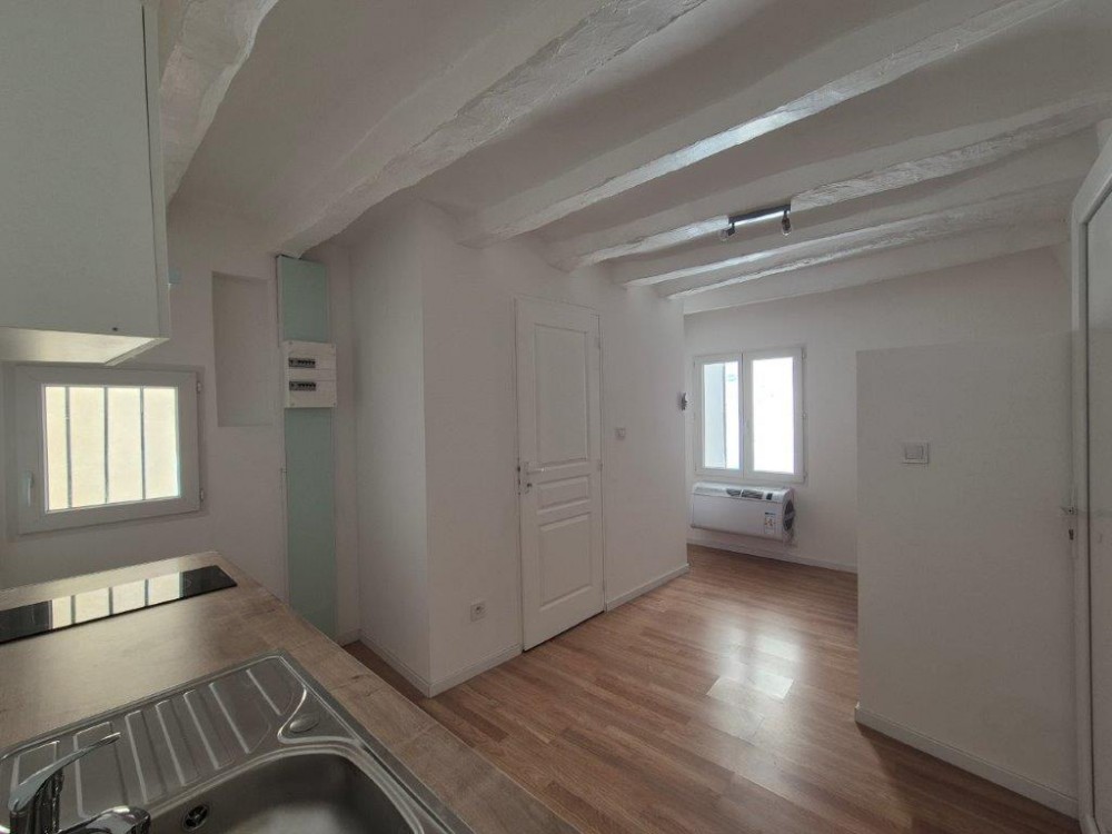 Studio Apt (84400)