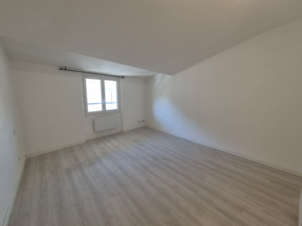 Studio Apt (84400)