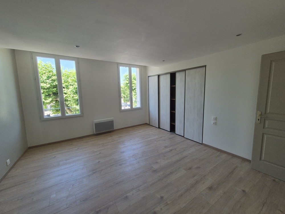 Locaux commerciaux Apt (84400)
