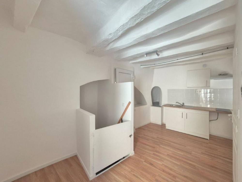 Studio Apt (84400)