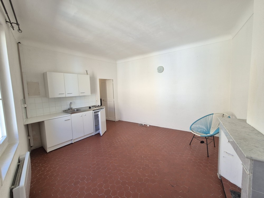 Studio Apt (84400)