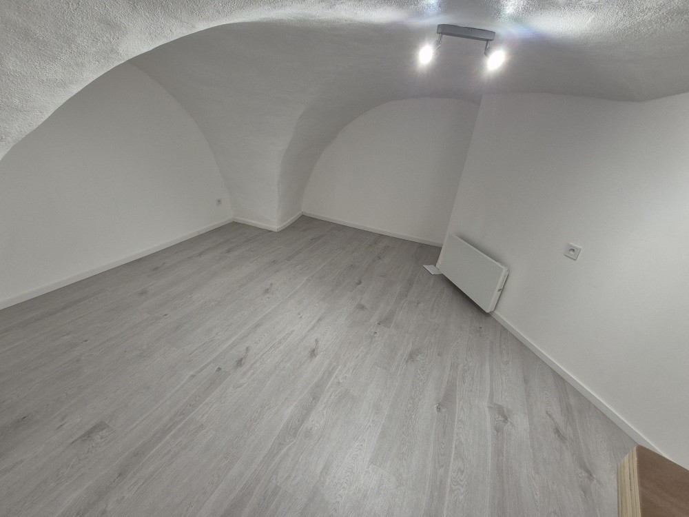 Studio Apt (84400)